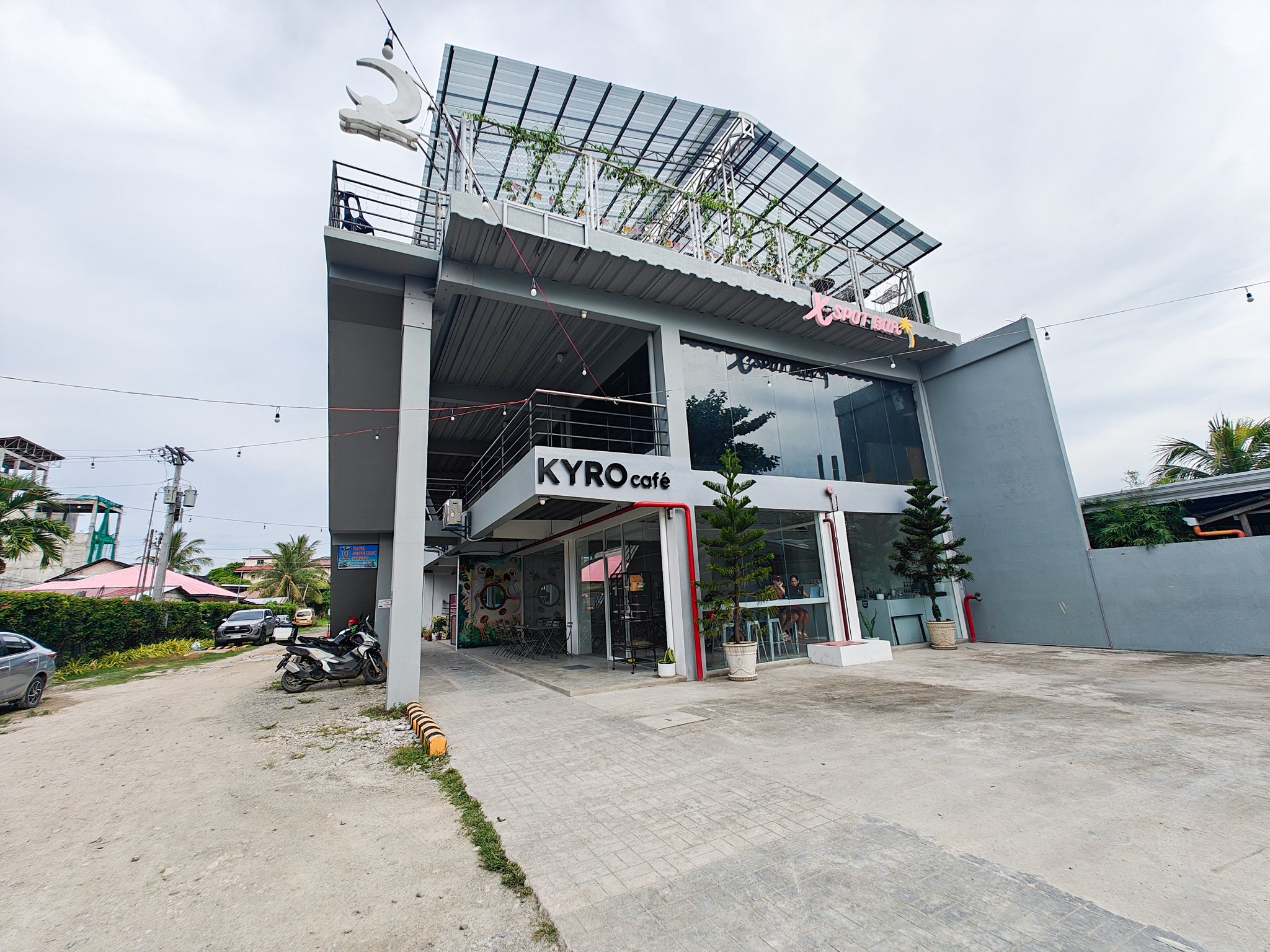 KYRO Cafe exterior in Moalboal
